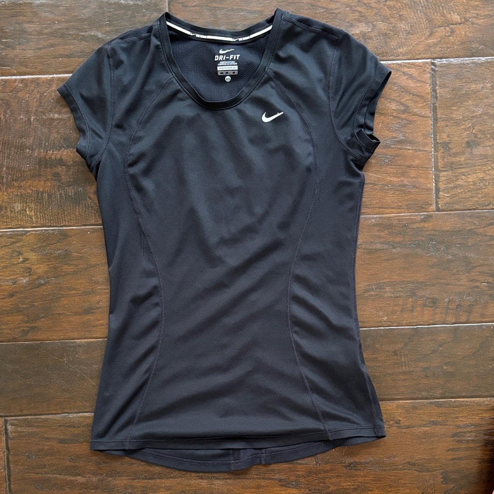 Nike Women's Black Short Sleeve Tee